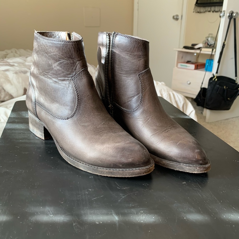 Frye Rubie zip bootie US size 6